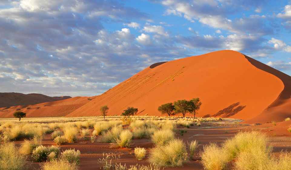 massive-red-dunes-at-sossuvlei