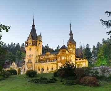 romania-peles-castle-lit